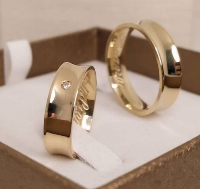 concava-6mm-pedra.jpg Par de Alianças Moedas Antigas Concava 6MM e Pedra - Imagem 1