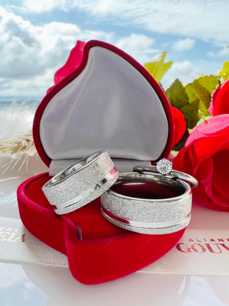 f25.jpg Par de Alianças Aço Inox Reta Friso no Canto Jateada - Imagem 1