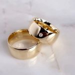 Par Alianças de Moedas Antiga Abaulada 8MM e Pedra