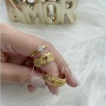 Par Alianças de Aço Inoxidável Dourada Coração Batimento Jateada