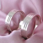 Par Aliança Prata 950 Reta 6MM dois Frisos no Canto