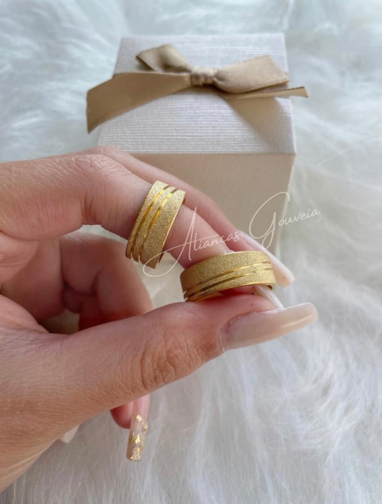 mod-9-4.jpg Par de Alianças Banhadas Reta 7MM Jateda dois Frisos Diagonal - Imagem 1