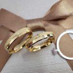 Par de Alianças de Moedas Antigas Chanfrada 6MM Jateado e Duas Pedras