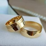 Par de Alianças de Moedas Antigas Reta 7MM dois Frisos no Canto e Pedras