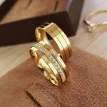 Par de Alianças Reta 8MM com Pedras de Zirconia Cravejadas