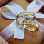 Par de Alianças de Moedas Antigas Reta 5MM dois Frisos Jateado e Pedra