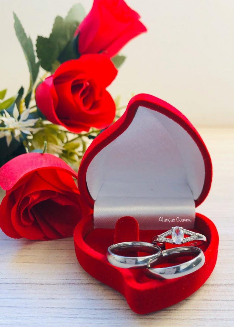 site-abaul-4mm.jpg Par Alianças de Aço Inoxidável Prata 4MM Abaulada - Imagem 1