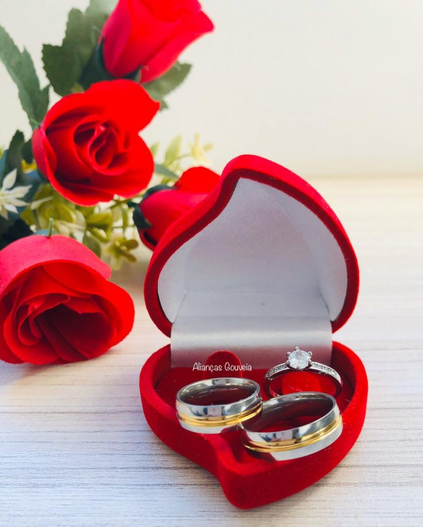 site-filete-dour.jpg Par Alianças de Aço Inoxidável Prata 6MM com Filete Dourado - Imagem 1